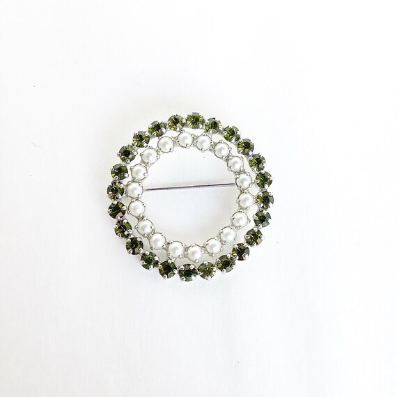 Quality wreath pin with genuine pearls and perido… - image 2