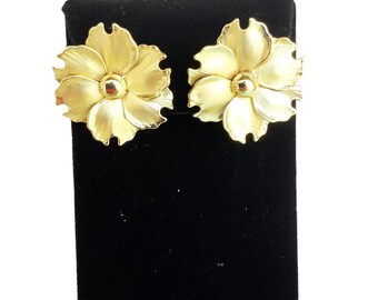 Signed CORO Flowers Earrings Clip On Gold Tone Floral Design Retro Fashion