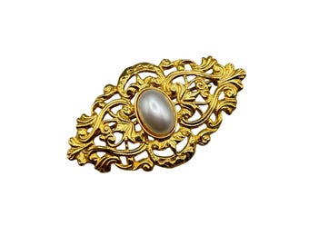 Classic And Elegant Gold Tone Pin Brooch Eye Shaped With Faux Pearl Cabochon