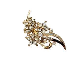 Vintage Trifari Rhinestone Floral Brooch Pin Gold Tone 2 Inches