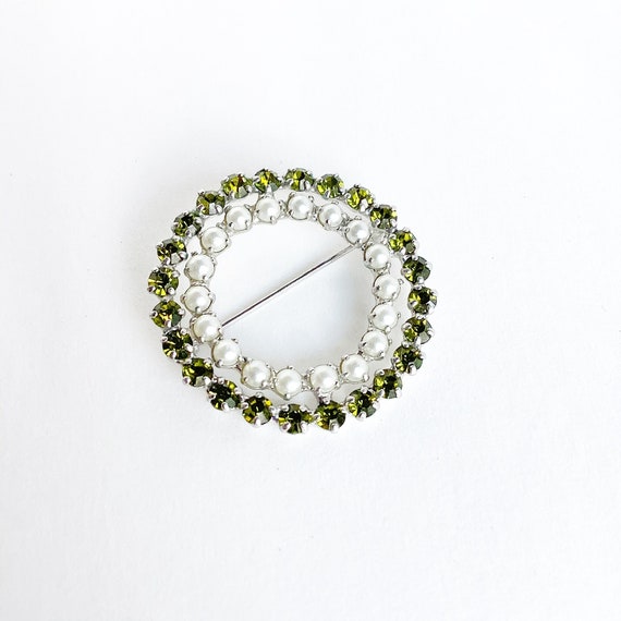 Quality wreath pin with genuine pearls and perido… - image 3