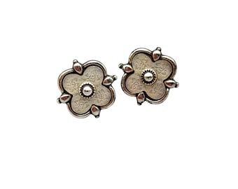 Vintage Retired BRIGHTON Flowers Earrings Pierced Studs White And Silver Small Flowers