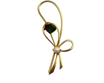 Vintage Delicate Bow Ribbon Pin Brooch Gold Tone Green Semi Precious Stone And Pearl