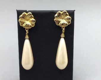 Vintage Gold Tone Flowers Earrings Elongated Pearl Fashion Dangles Drop Earrings