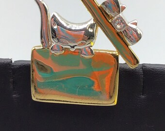 Liz Claiborne Cat Pin Surprise Cat In Gift Box Two Tones Gold and Silver Metal
