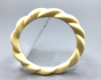 Vintage Retro Plastic Bangle Bracelet Cream Off White Twisted Braided Design
