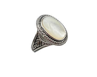 Mother Of Pearl Statement Cocktail Ring Size 9.5 White And SIlver Tone Metal