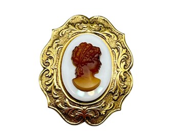 Vintage  White And Gold Glass Cameo Pin Brooch Ornate Gold Tone Frame Setting
