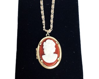 Vintage Celluloid Cameo Locket Necklace Oval Photo Pic Holder Keepsake Pendant
