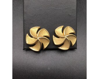 Trifari Earrings Clip On Pinwheel Shaped Gold Tone Clips Matte Gold Textured
