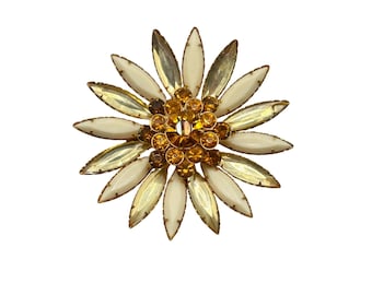 Daisy Flower Pin Brooch Gold Tone Prong Set Pale Yellow Acrylic Rhinestones Sunflower Brooch