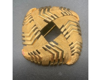 Monet Signed Brooch Vintage Intersected Feathers Design Square Brushed Gold Tone