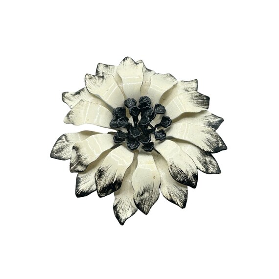 Vintage 70s Flower Brooch Black & White Enamel Dai