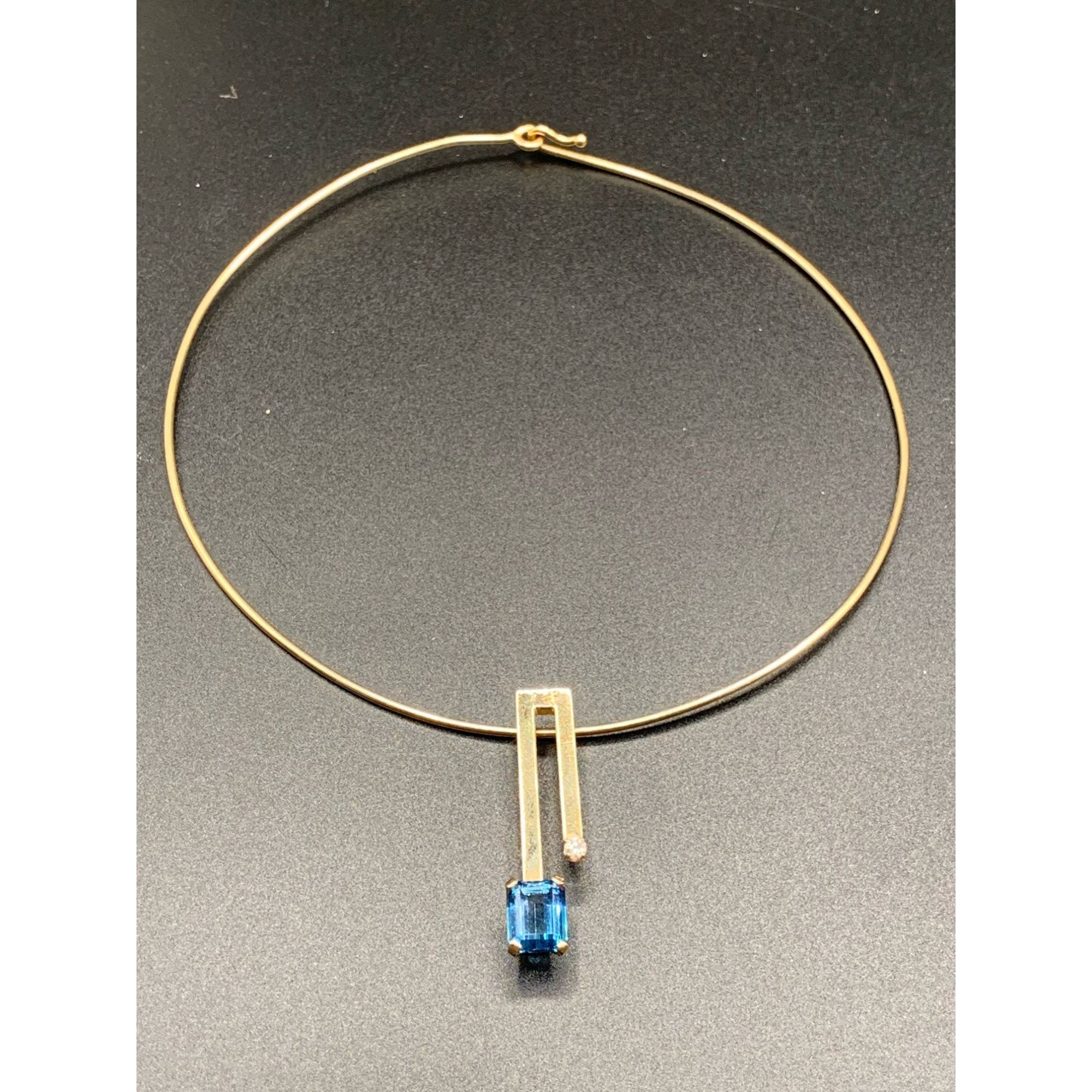 14K Gold Wire Necklace With Blue Topaz 