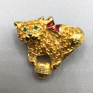 Kitty Cat with Yarn Pin Brooch Rhinestones Pave Gold Tone Animal Costume Jewelry