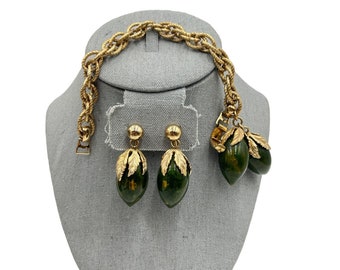 Vintage Signed NAPIER Bakelite Charm Green Acorn Bracelet Clip On Earrings Set