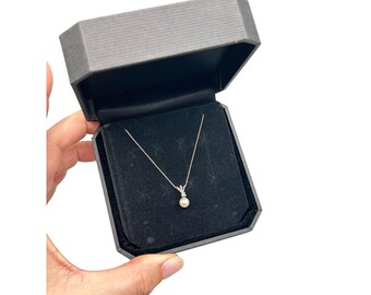 14K White Gold Pearl Pendant Necklace With Diamond Accent  20" Long Chain