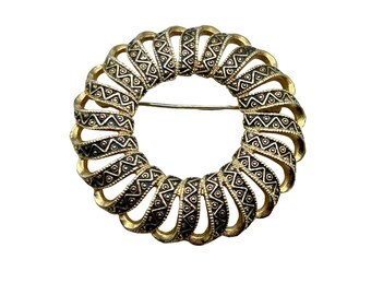 Signed Emmons Ornate Gold Tone Wreath Pin Brooch Circle Ribbon Openwork Design