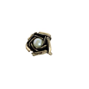 Retro Cocktail Ring Vintage Ring Gold Tone Flower w Pearl Adjustable Size