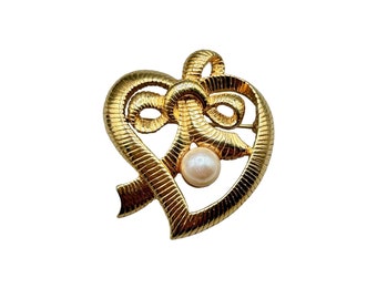Vintage Heart with Pearl Pin Brooch Textured Gold Tone Simple Classy Jewelry
