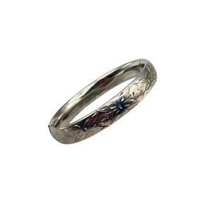 Pulsera vintage Crafmere de plata de ley con bisagras grabadas y diseño minimalista