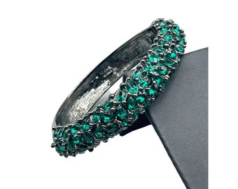 Designer Signed KJL Kenneth Jay Lane Hinged Clamper Bangle Green Crystals Pave