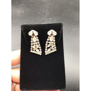 Pendientes vintage con clip de diamantes de imitación en tono plateado, transparentes, colgantes