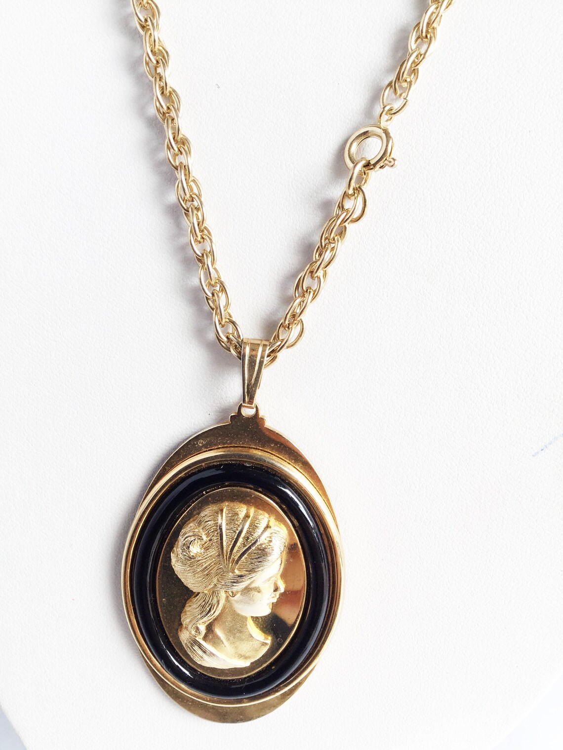 Vintage avon cameo necklace Clearance