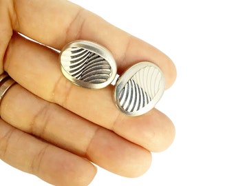 Vintage Textured Silver-Tone Cufflinks Oval Waved Design Great Gift For Man