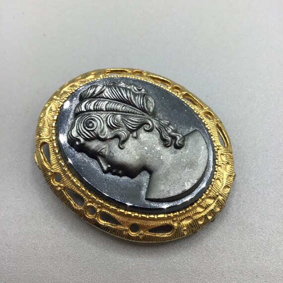 AUX BIJOUX ANCIENS - BIJOUTERIE BOUCHET - Broches - Broche camée