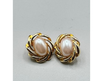 Classic Pearls Cabochons Earrings Clip On Gold Tone Oval Shaped Faux Pearls