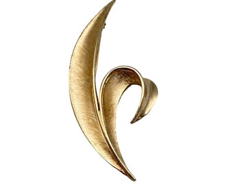 Vintage Signed Trifari Gold Tone Abstract Leaf Pin Turned Leaf Statement Brooch