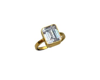 Gold Tone Ring Size 7.5 Clear Glass Stone Solitaire Cocktail Ring