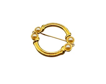 Signed MONET Small Circle Pin Brooch Gold Tone Faux Pearls Elegant Classic Pin