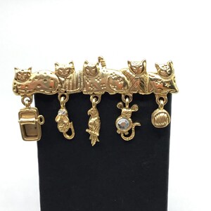AJC Cats Bar Pin Brooch Gold Tone Kittens Charms Dangles Figural Costume Jewelry