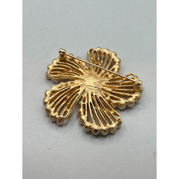 Vintage Signed Trifari Textured Gold Tone Flower … - image 5