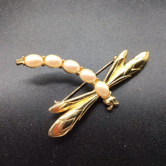 Vintage Dragonfly Brooch Gold Tone with Pearls In… - image 3