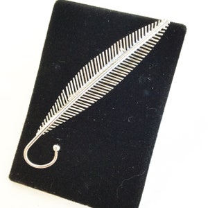 Stylized feather brooch pin silver tone feather pin  vintage costume jewelry