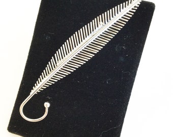 Stylized feather brooch pin silver tone feather pin  vintage costume jewelry