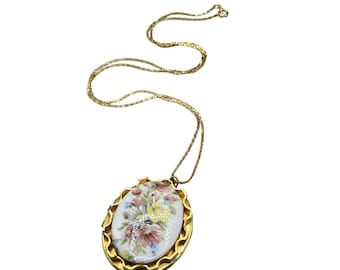 Vintage Floral Locket Gold Tone Necklace Oval Picture Holder Keepsake Floral