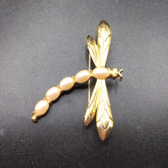 Vintage Dragonfly Brooch Gold Tone with Pearls In… - image 4