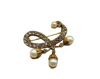 Vintage Classic Smokey Rhinestones Brooch Swirl w Faux Pearls Antiqued Gold Tone