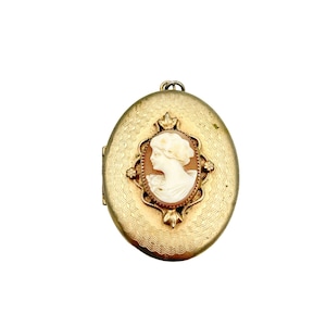 Vintage Genuine Carved Cameo Locket Pendant Gold Tone Pic Photo Holder Jewelry