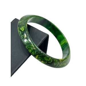 Vintage Marbled Green Bakelite Bangle Bracelet Dark Green Edged Pointy Design