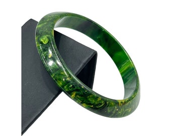Vintage Marbled Green Bakelite Bangle Bracelet Dark Green Edged Pointy Design