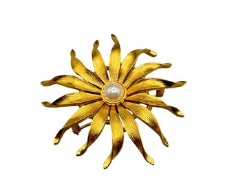 Brushed Gold Tone Flower with Center Pearl Pin Brooch Vintage Costume Jewelry