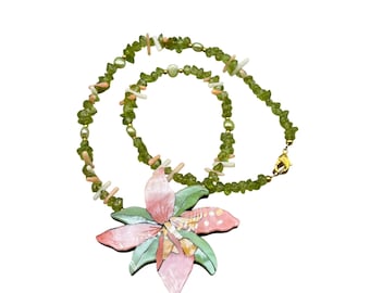 Vintage LEE SANDS Hibiscus Flower Necklace Pink Green Floral Gemstone Chips Necklace