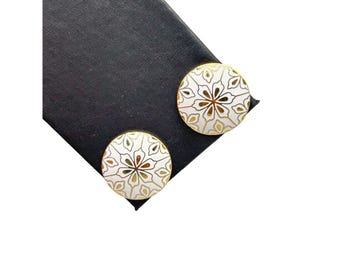Vintage Elegant White Enamel Floral Stud Earrings Round Pierced Flower Jewelry
