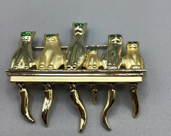 Cats on a Shelf Pin Brooch Articulated Dangle Tails Gold Tone Metal & Green Eyes
