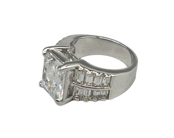Chunky Clear Glass Stone Cocktail Ring Size 7 Silver Tone Metal Sparkling Ring